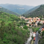 Blick auf Prelà und das Prino-Tal