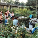 1982 Gründliche Anleitung zum alternativen Landleben Ensemble. Mittel-Weissenbach Franken
